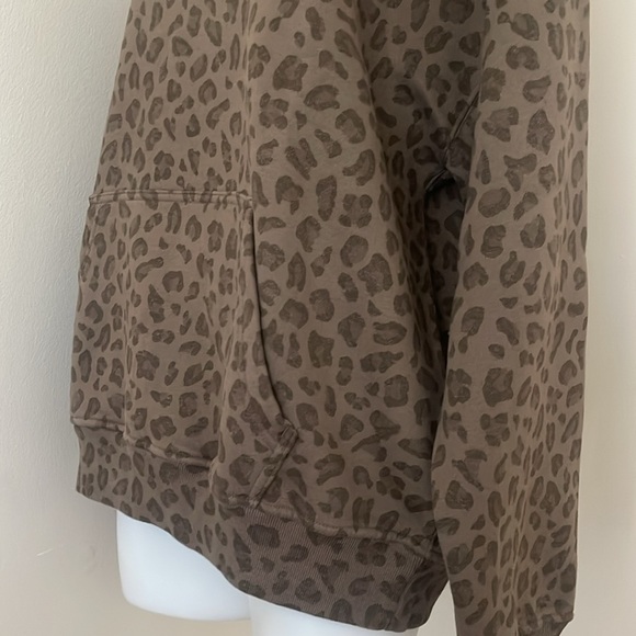 (NWT) Abercrombie & Fitch Men’s Essential Popover Hoodie Animal Print, Large - Picture 13 of 14
